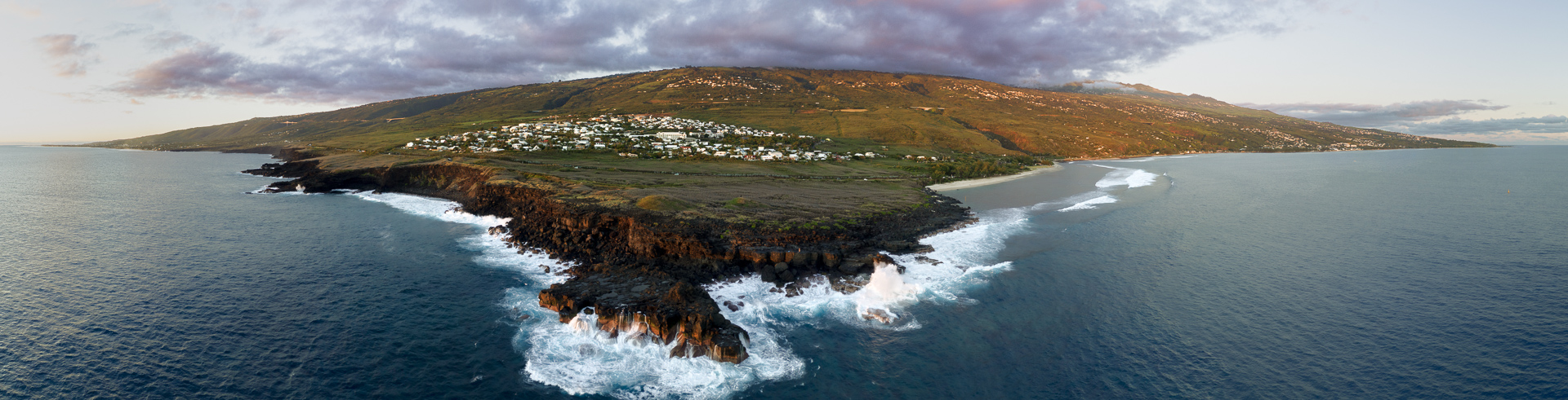 Pointe aux Châteaux à Saint-Leu : un quai basaltique façonné par la houle de La Réunion